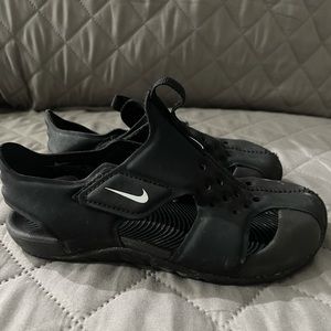 Black Nike sandals